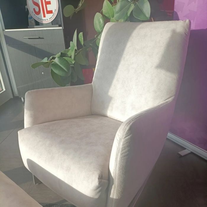 Recouvrement de ce fauteuil et son repose pied en velours.