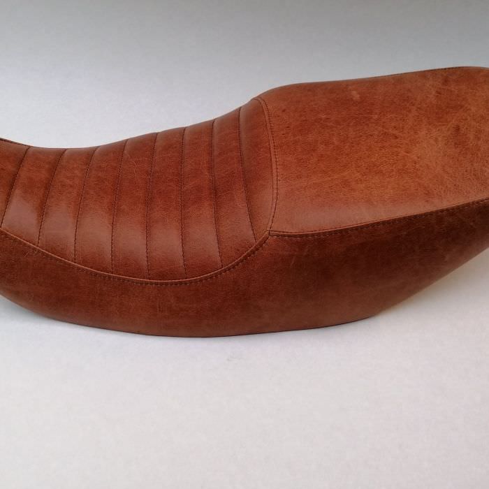 Selle de moto en cuir
