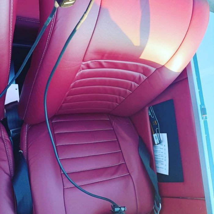 Revêtement des sièges d'un avion Jodel