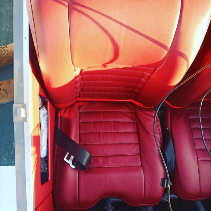 Revêtement des sièges d'un avion Jodel