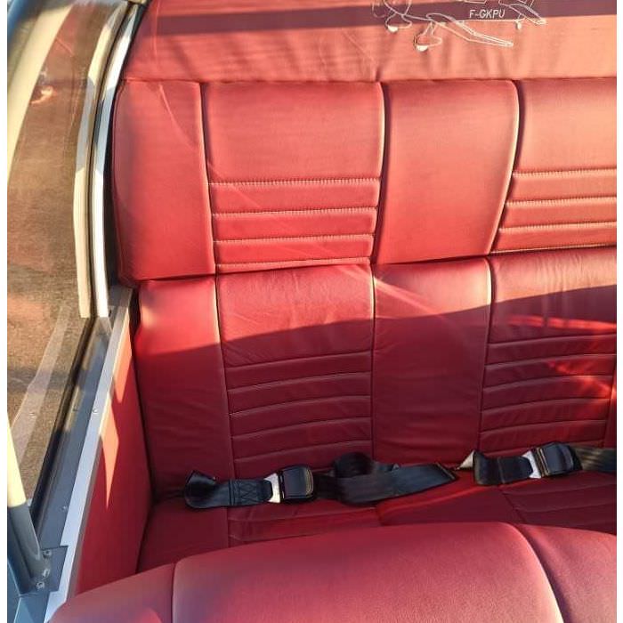 Revêtement des sièges d'un avion Jodel