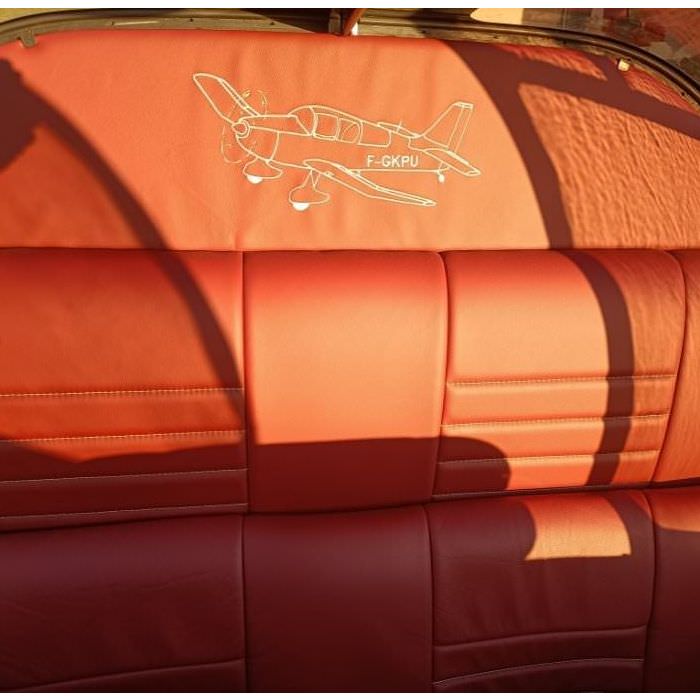 Revêtement des sièges d'un avion Jodel