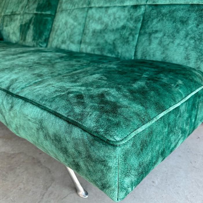 Recouvrement d'un canapé en velours