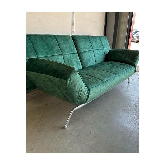 Recouvrement d'un canapé en velours