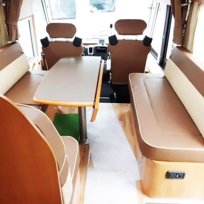 Banquettes et sièges d'un camping-car