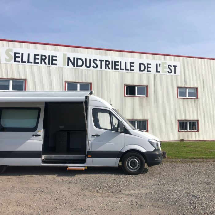 Transformation d'un Sprinter en bureau mobile