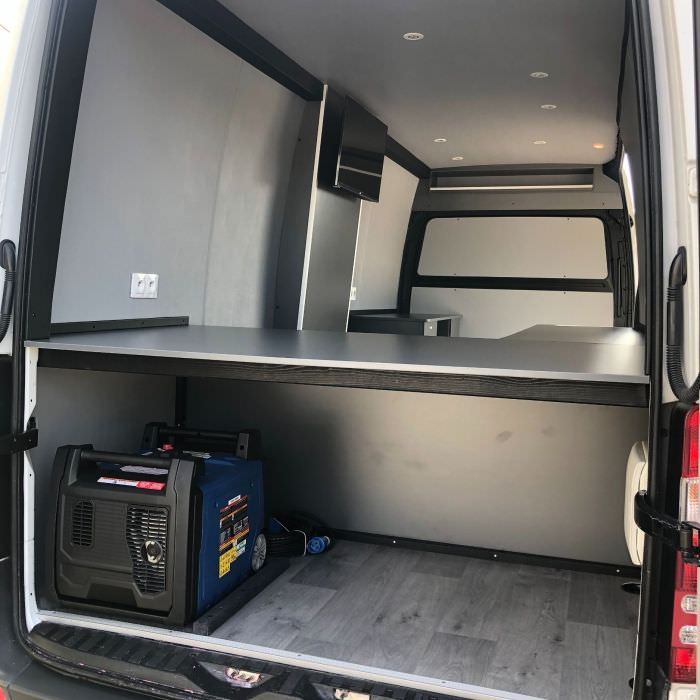 Transformation d'un Sprinter en bureau mobile