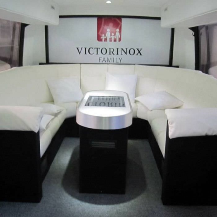 Aménagement d'un bus publicitaire suisse