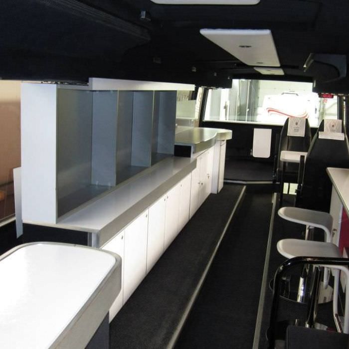 Aménagement d'un bus publicitaire suisse