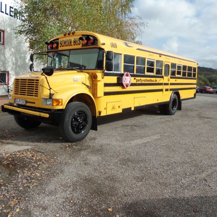 Cool Bus, Aménagement d'un bus en bar