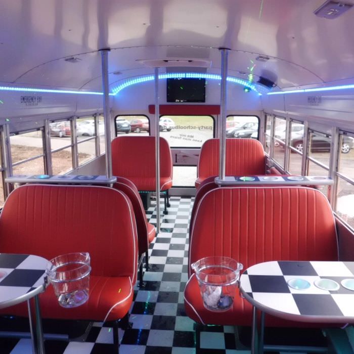 Cool Bus, Aménagement d'un bus en bar