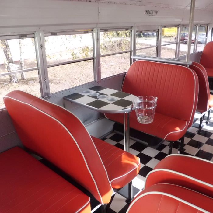 Cool Bus, Aménagement d'un bus en bar