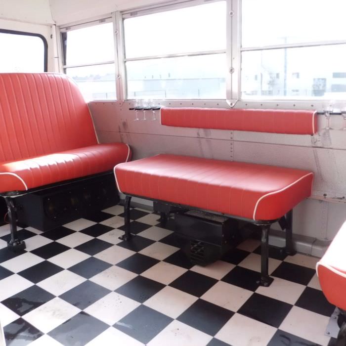 Cool Bus, Aménagement d'un bus en bar