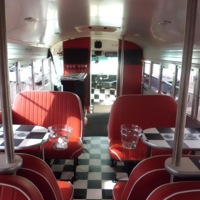 Cool Bus, Aménagement d'un bus en bar