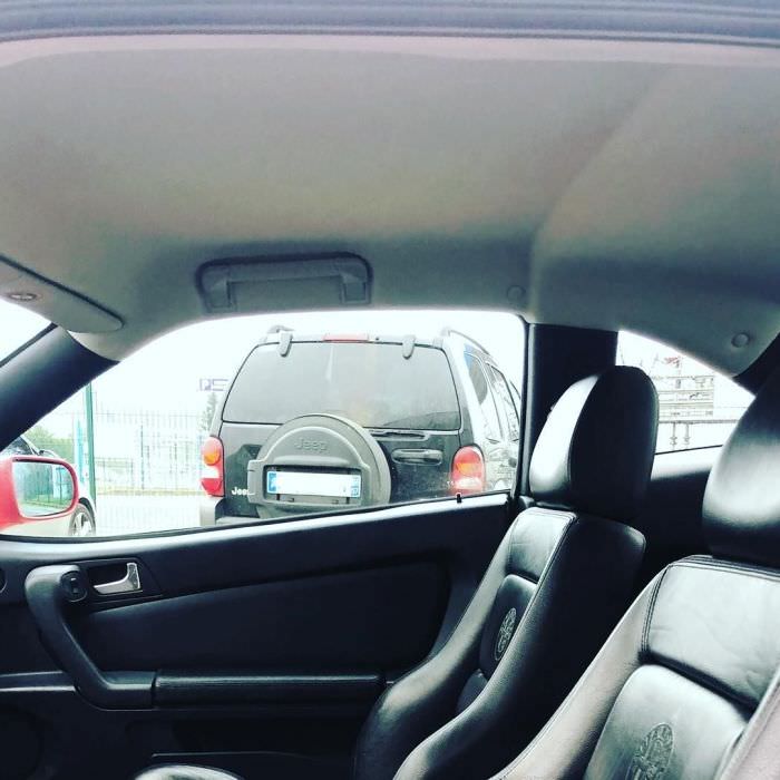 Changement du ciel de toit d'une ALFA ROMEO