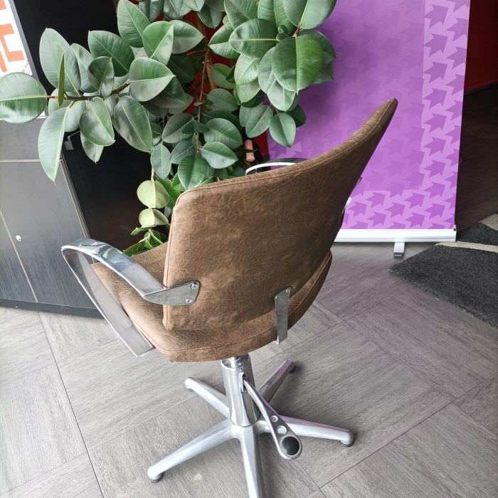 Rénovation de fauteuils de salon de coiffure