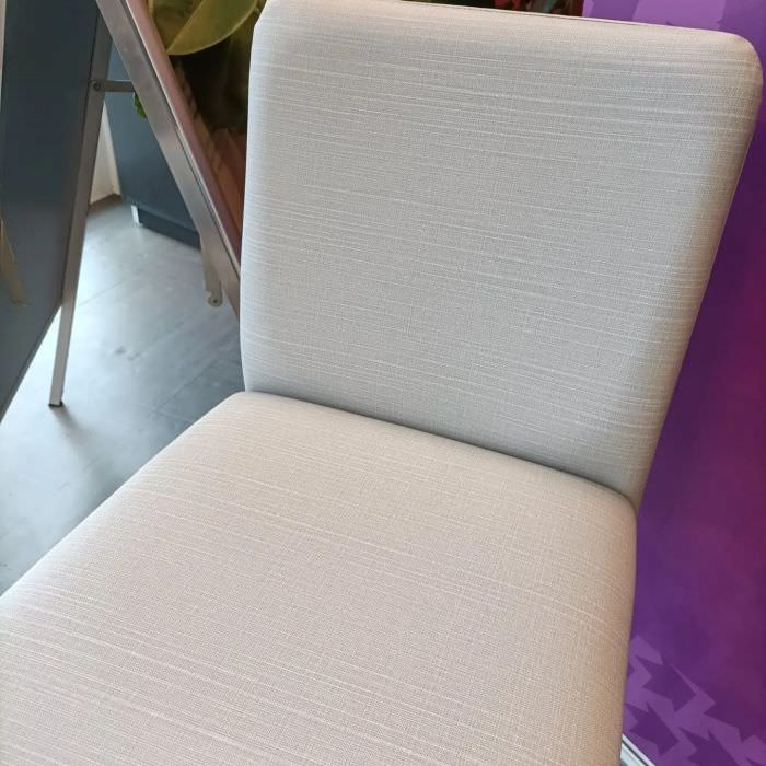 Recouvrement de chaises en similicuir effet tissu