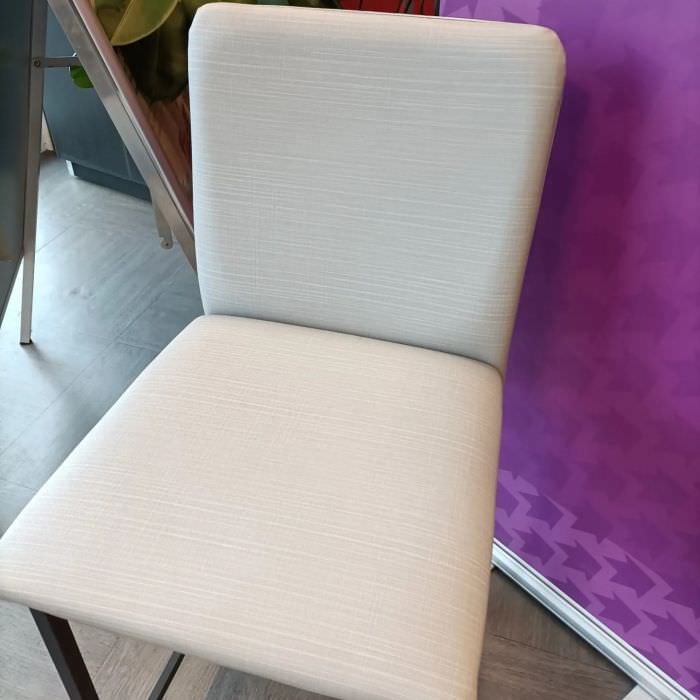 Recouvrement de chaises en similicuir effet tissu