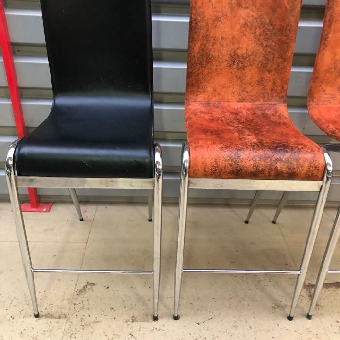 Rénovation de chaises simili cuir vintage