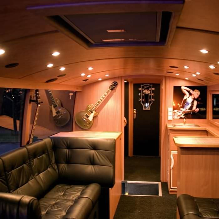 Tour Bus Gibson