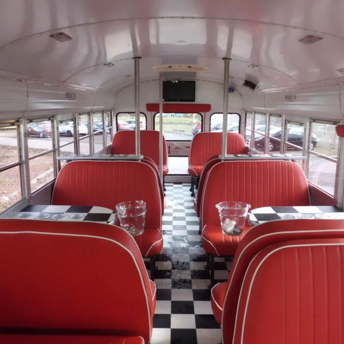 Cool Bus, Aménagement d'un bus en bar