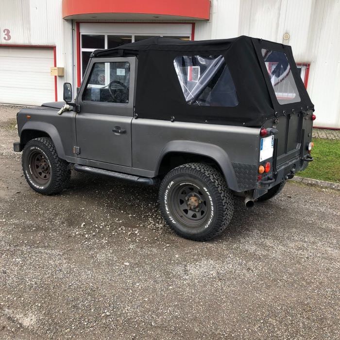Fabrication de capote pour Land Rover