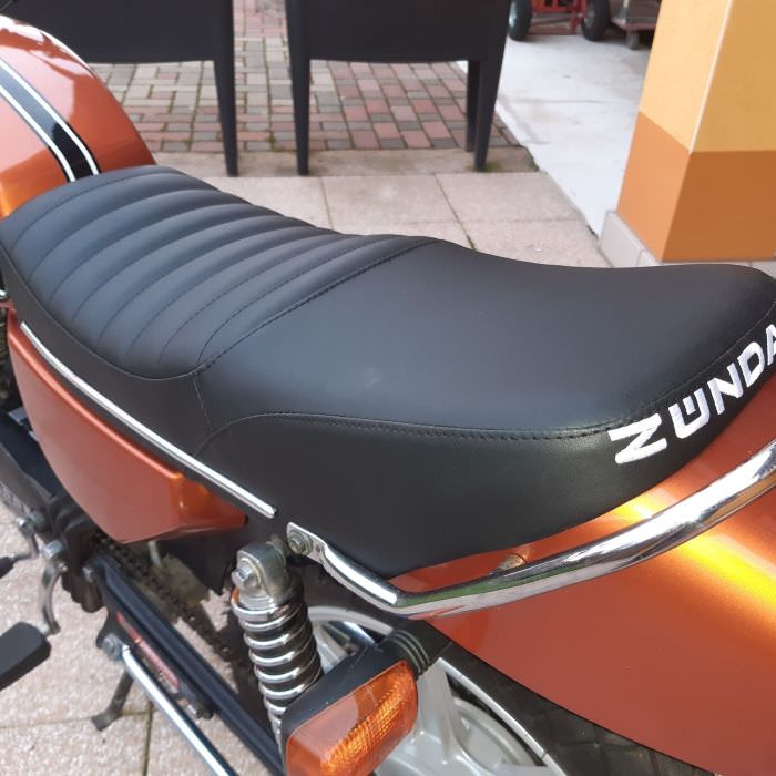 Sculpture de l'assise d'une moto