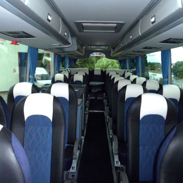 Rénovation de la sellerie d'un bus de voyage